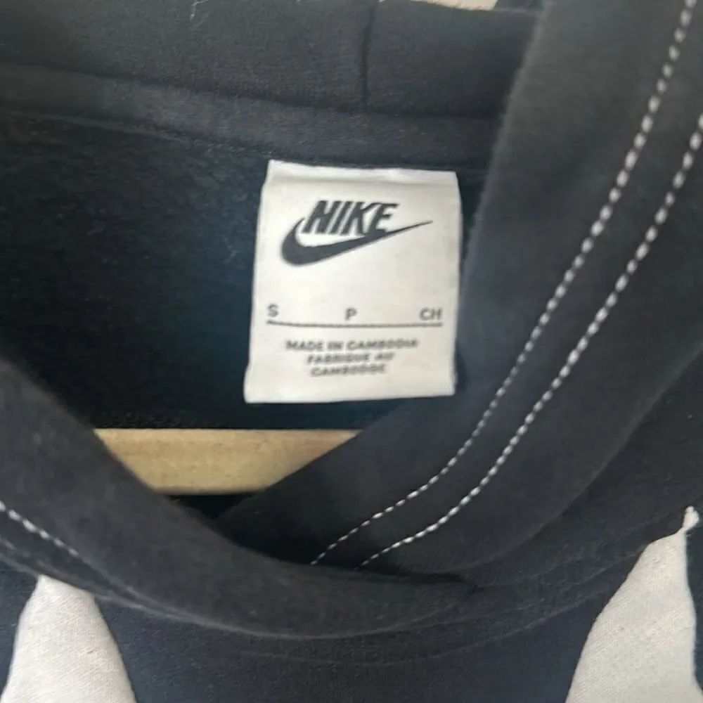 Nike - Women - GX Swoosh Pullover Hoodie - Black S - Picture 6 of 7